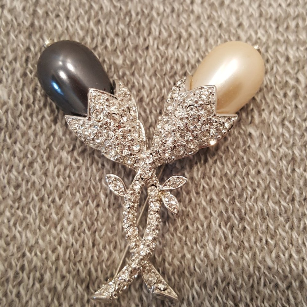 Cindy Adams Black White Pearl Duo Pin